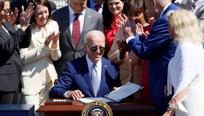 Video: Biden signs US$280 billion act to boost high-tech manufacturing and research - SCMP